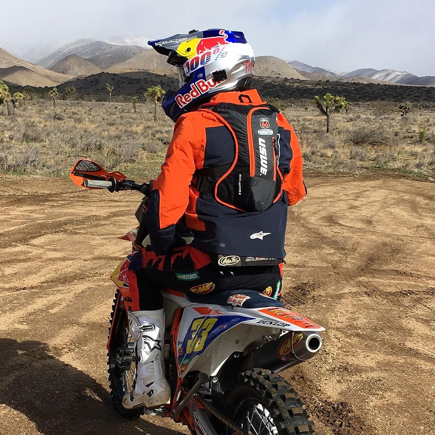 USWE Outlander Hydration Pack with Water Bladder, Hydration Backpack - Backpack for Cycling, MTB, Trail Running & More