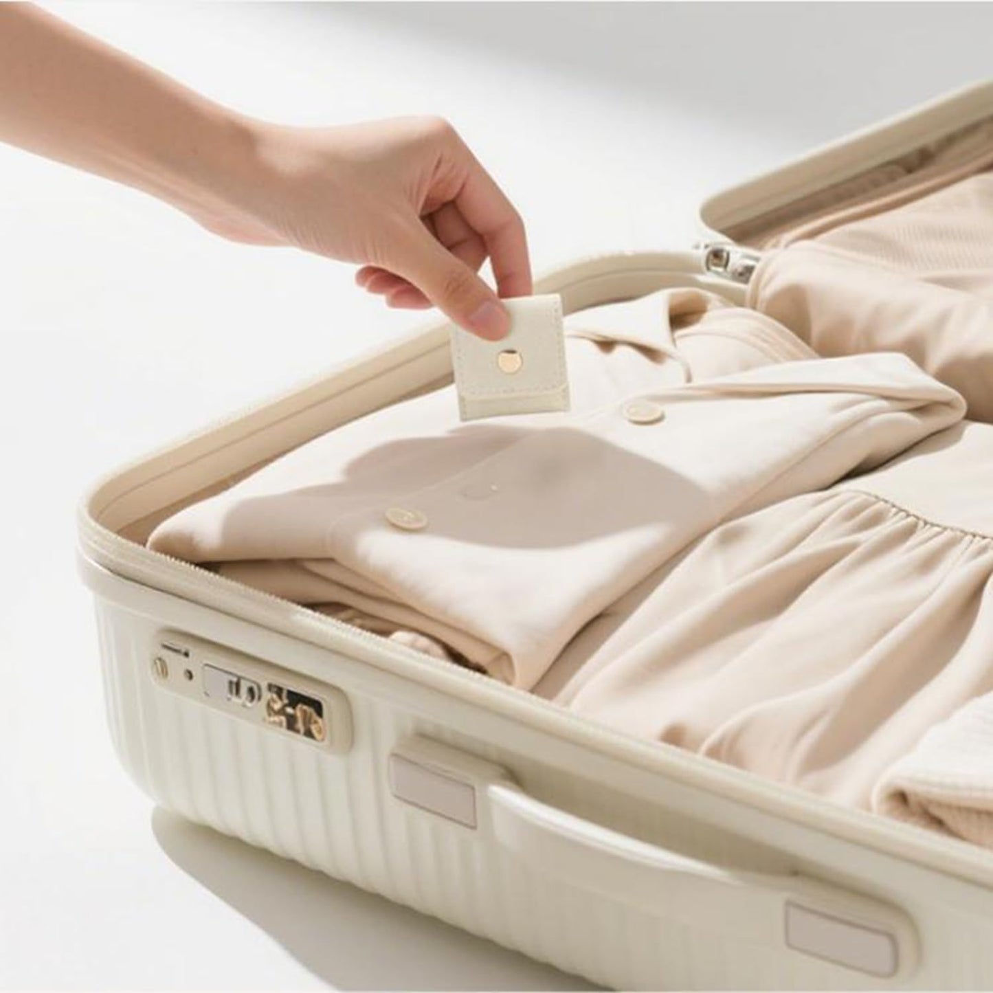 Mini Travel Jewelry Bag, 2025 New Travel Jewelry Case Organizer, Portable Foldable Compartment Auxiliary Mini Travel Jewelry Roll Bag With Buckle For Small Jewelry Earrings, Rings, Necklaces (C)