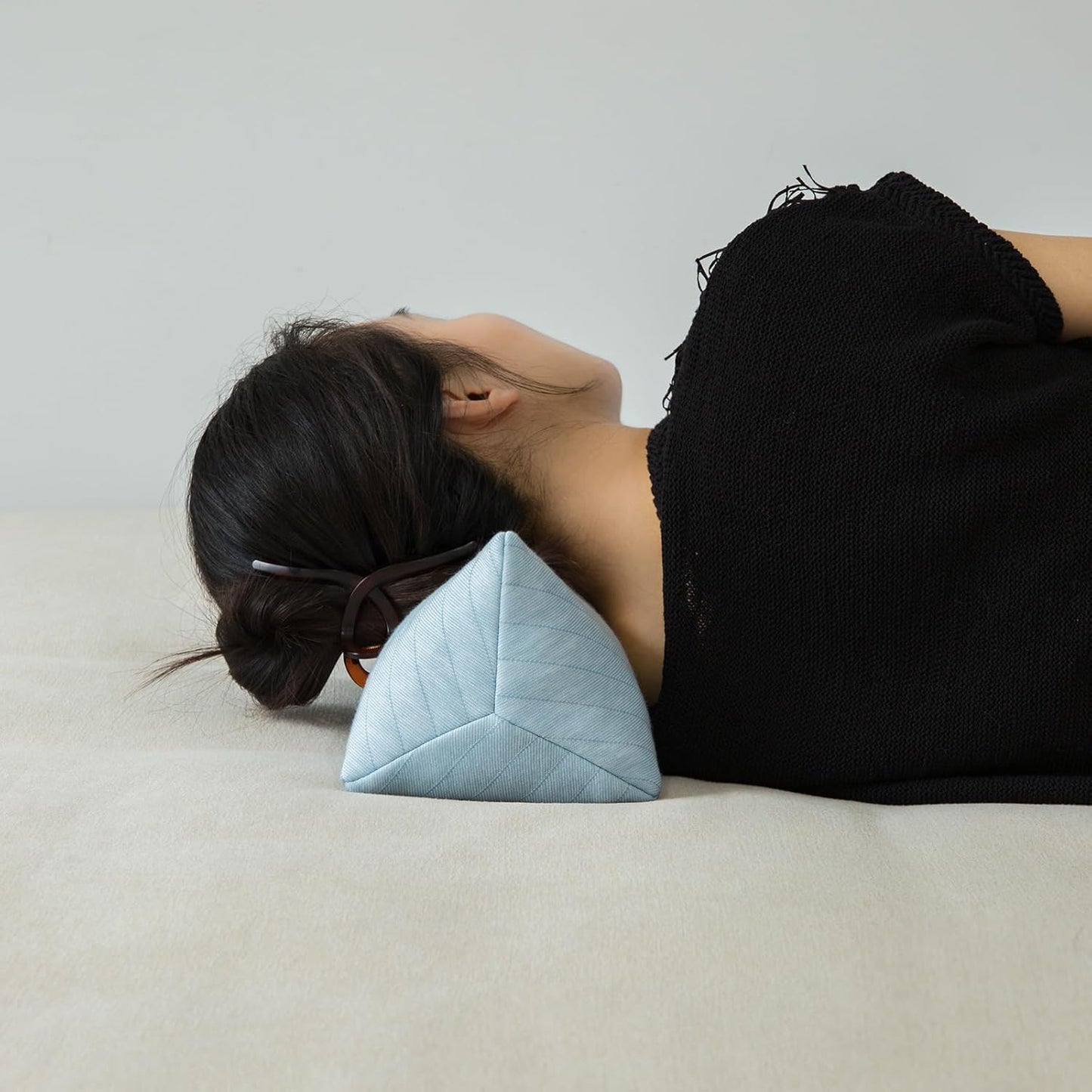 Buckwheat Neck Support Pillow Cervical Neck Cylinder Bolster Pillow Neck Pain Relief Breathable Comfortable for Back and Side Sleepers Round Pillows for Lunch Break Blue, 6x15 Inch