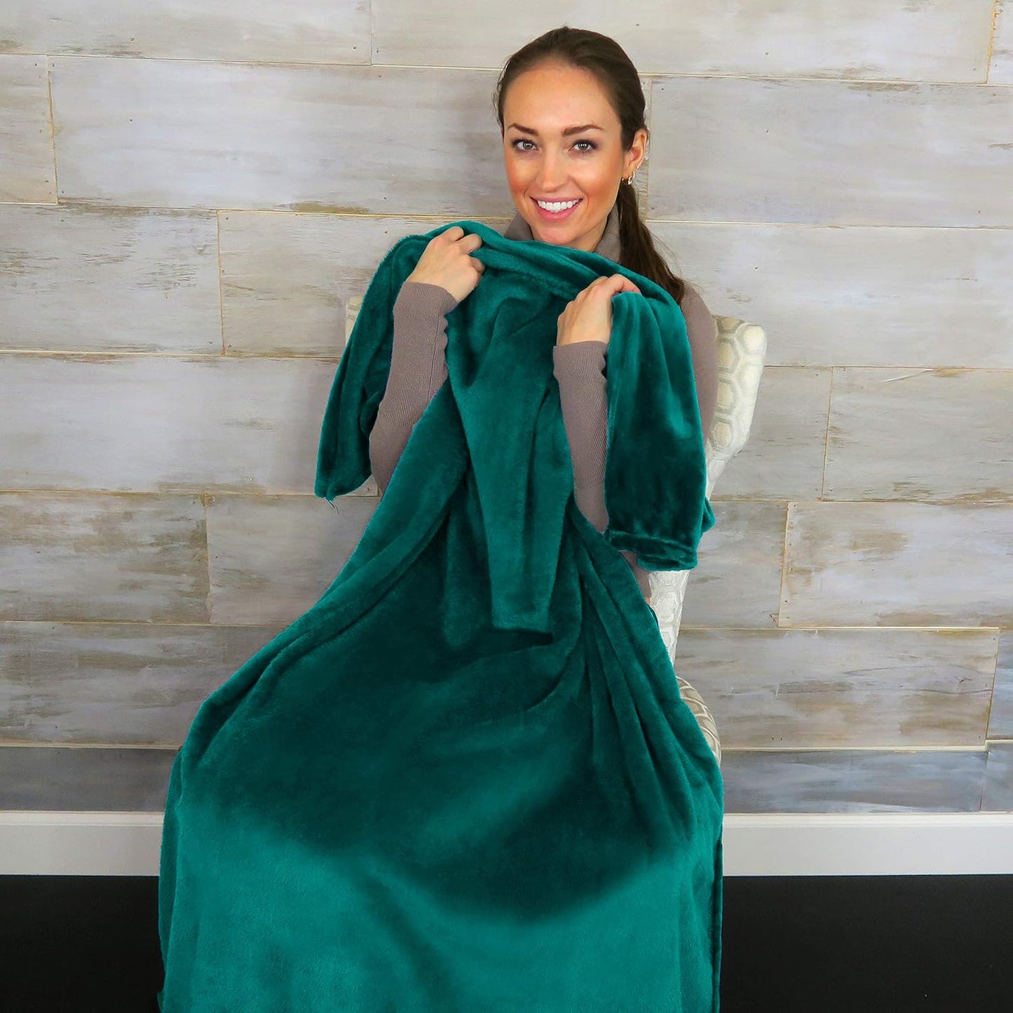 EverSnug Travel Blanket and Pillow - Ultra-Soft, Compact & Lightweight, 65x40 Inches, with Carry Case, Luggage Sleeve & Backpack Clip for Airplane Comfort (Teal)